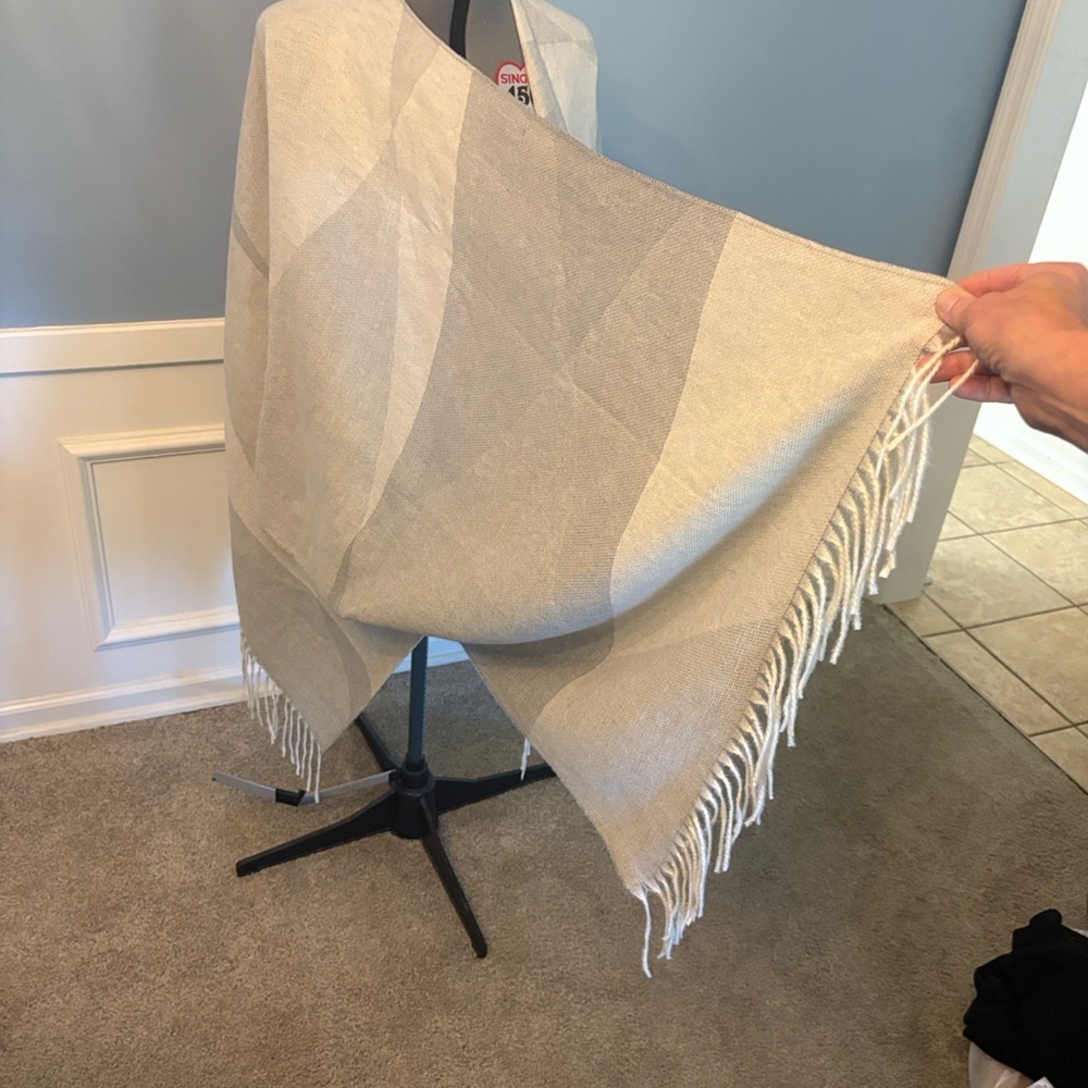 a.n.a Soft Gray and Cream Fringe Shawl Poncho NWOT - Picture 4 of 13